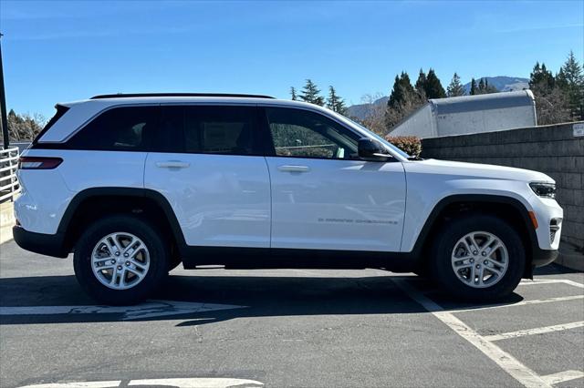 2025 Jeep Grand Cherokee GRAND CHEROKEE LAREDO 4X4
