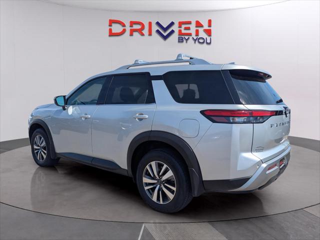 2023 Nissan Pathfinder SL 4WD
