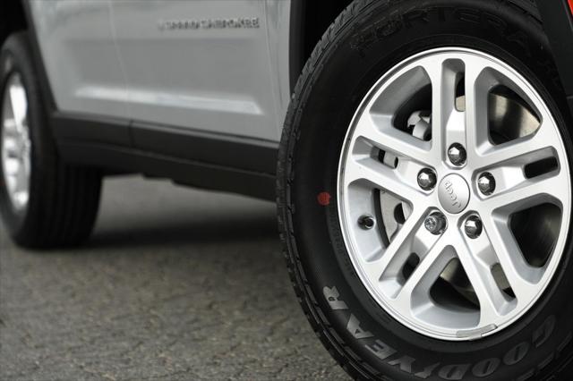 2025 Jeep Grand Cherokee GRAND CHEROKEE LAREDO 4X2