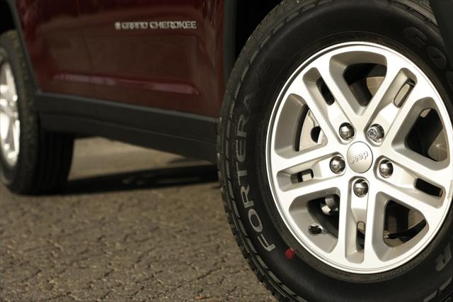 2025 Jeep Grand Cherokee GRAND CHEROKEE LAREDO 4X2