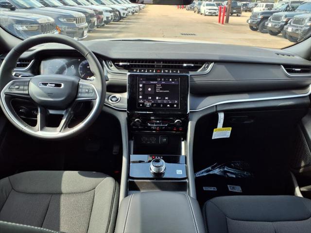 2025 Jeep Grand Cherokee GRAND CHEROKEE LAREDO 4X2