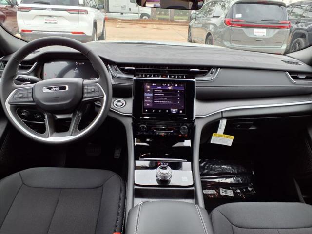 2025 Jeep Grand Cherokee GRAND CHEROKEE LAREDO 4X2