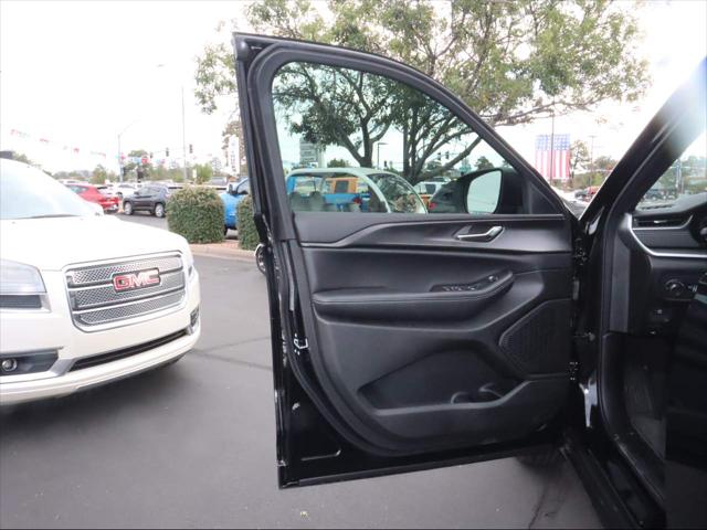 2025 Jeep Grand Cherokee Laredo 4x4