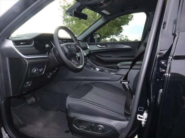 2025 Jeep Grand Cherokee Laredo 4x4