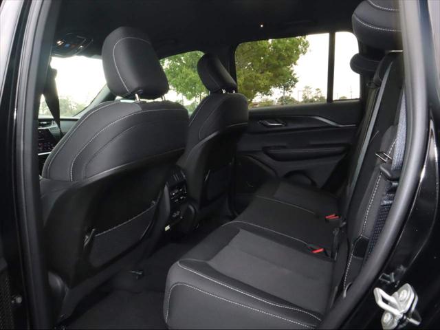 2025 Jeep Grand Cherokee Laredo 4x4