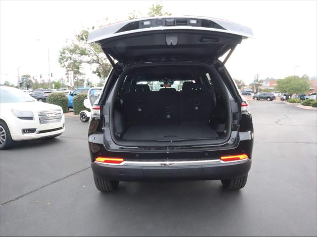 2025 Jeep Grand Cherokee Laredo 4x4