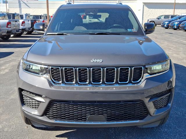 2025 Jeep Grand Cherokee GRAND CHEROKEE LAREDO X 4X4