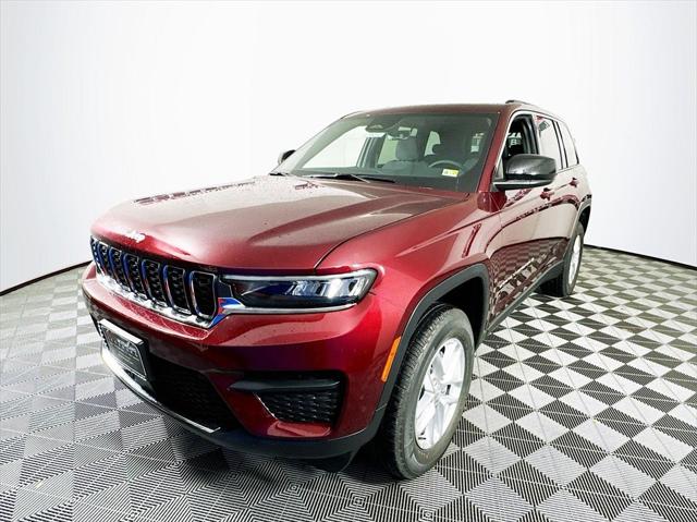 2025 Jeep Grand Cherokee GRAND CHEROKEE LAREDO X 4X4