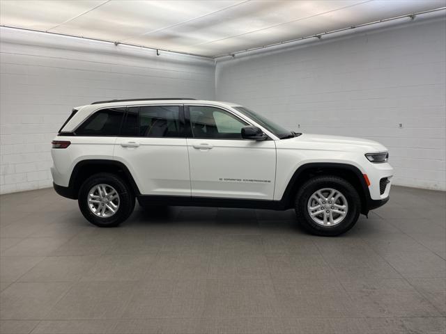 2025 Jeep Grand Cherokee GRAND CHEROKEE LAREDO 4X2