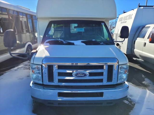 2009 Ford E-450 Cutaway E-450