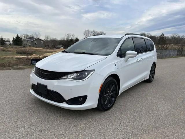 2020 Chrysler Pacifica Hybrid Limited for sale in Jordan, MN