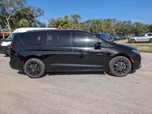 2025 Chrysler Pacifica PACIFICA LIMITED