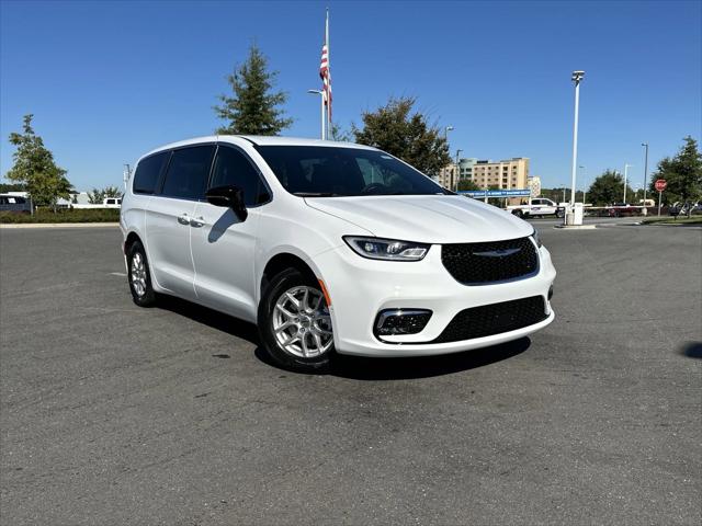 2025 Chrysler Pacifica PACIFICA SELECT