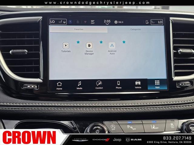2025 Chrysler Pacifica Select