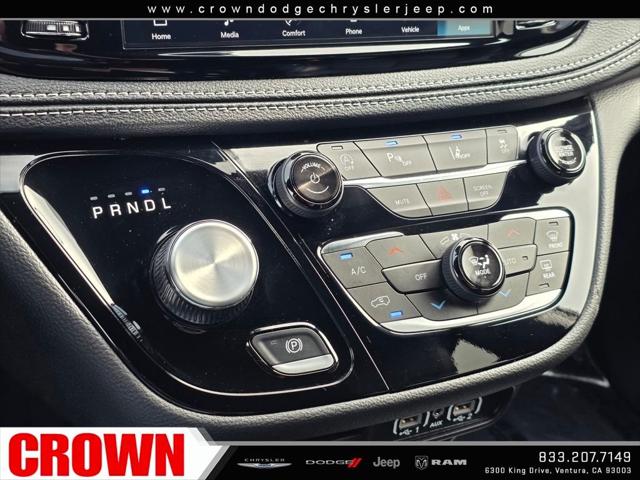 2025 Chrysler Pacifica Select