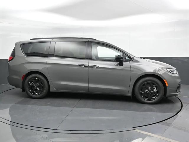 2025 Chrysler Pacifica Hybrid PACIFICA PLUG-IN HYBRID S APPEARANCE