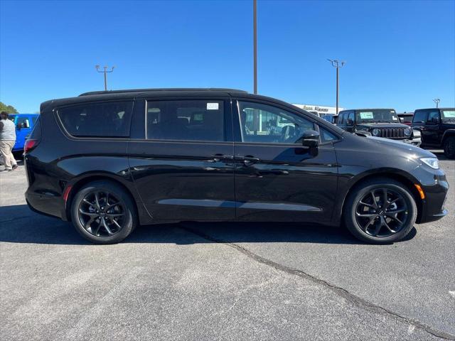 2025 Chrysler Pacifica PACIFICA LIMITED