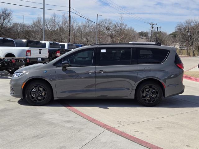 2025 Chrysler Pacifica Hybrid PACIFICA PLUG-IN HYBRID S APPEARANCE