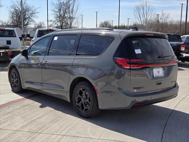 2025 Chrysler Pacifica Hybrid PACIFICA PLUG-IN HYBRID S APPEARANCE