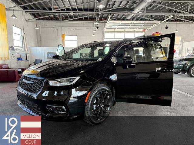 2025 Chrysler Pacifica PACIFICA LIMITED