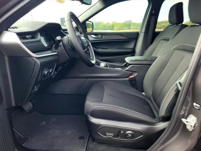 2024 Jeep Grand Cherokee GRAND CHEROKEE LAREDO 4X2