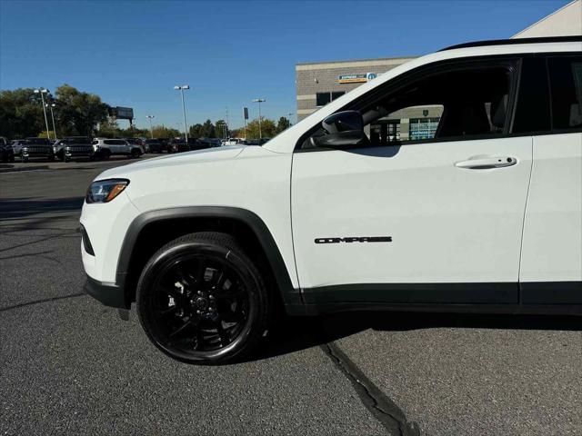 2025 Jeep Compass COMPASS LATITUDE 4X4