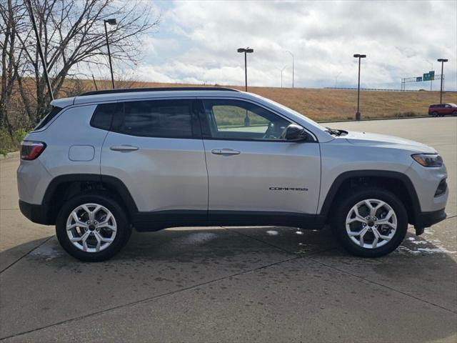 2025 Jeep Compass COMPASS LATITUDE 4X4