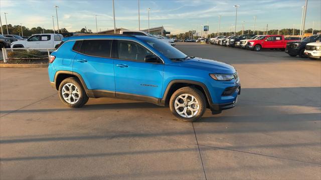 2025 Jeep Compass COMPASS LATITUDE 4X4