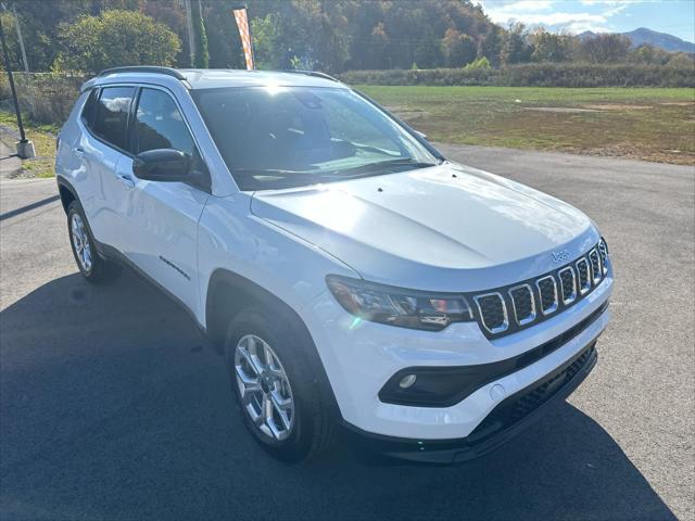 2025 Jeep Compass COMPASS LATITUDE 4X4