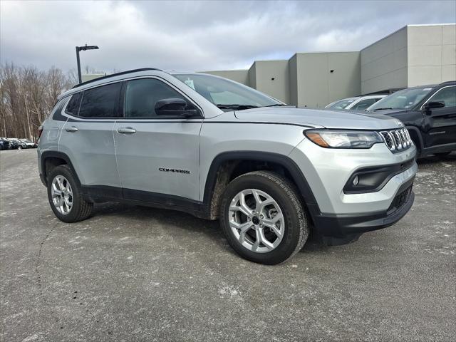 2025 Jeep Compass COMPASS LATITUDE 4X4