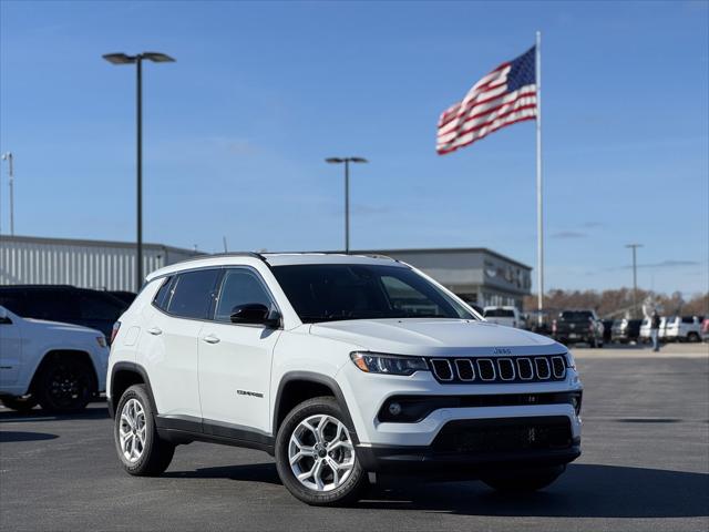 2025 Jeep Compass COMPASS LATITUDE 4X4