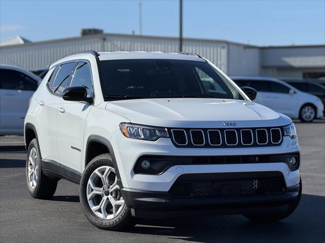 2025 Jeep Compass COMPASS LATITUDE 4X4