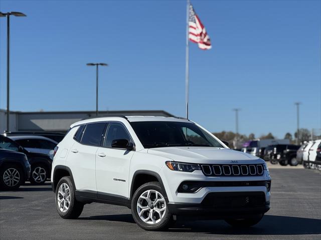 2025 Jeep Compass COMPASS LATITUDE 4X4