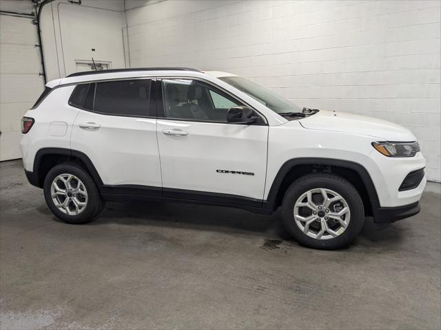 2025 Jeep Compass COMPASS LATITUDE 4X4