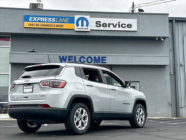 2025 Jeep Compass COMPASS LATITUDE 4X4