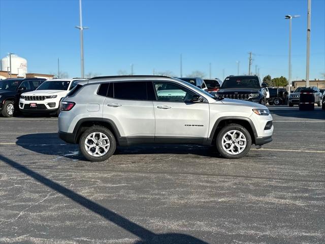 2025 Jeep Compass COMPASS LATITUDE 4X4