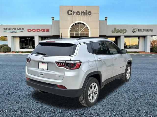2025 Jeep Compass COMPASS LATITUDE 4X4