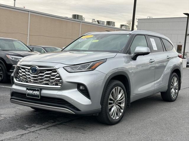 2023 Toyota Highlander Hybrid Platinum