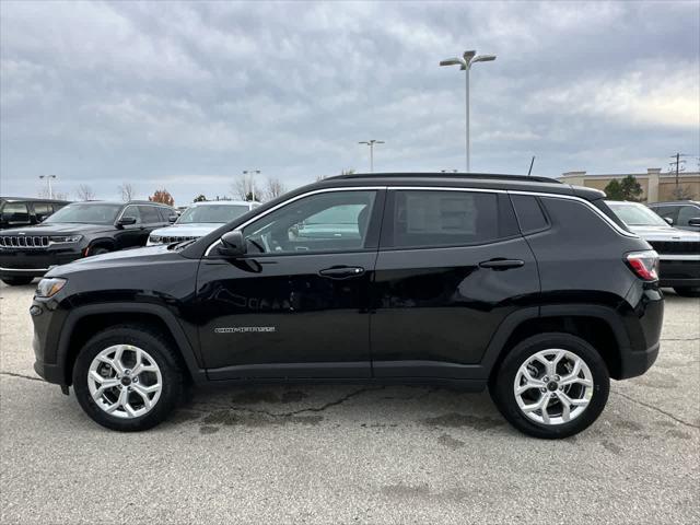 2025 Jeep Compass COMPASS LATITUDE 4X4