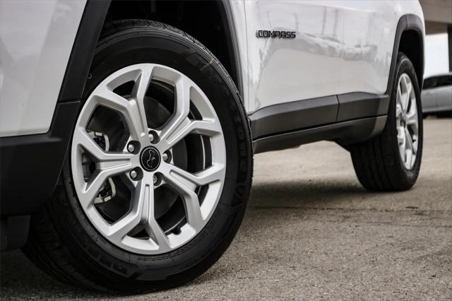 2025 Jeep Compass COMPASS LATITUDE 4X4