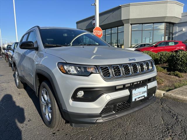 2025 Jeep Compass COMPASS LATITUDE 4X4