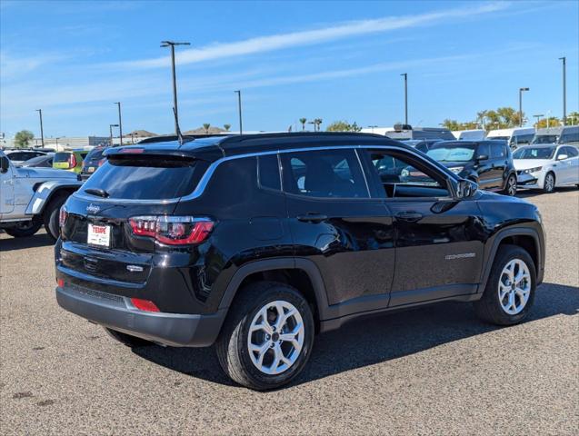 2025 Jeep Compass COMPASS LATITUDE 4X4