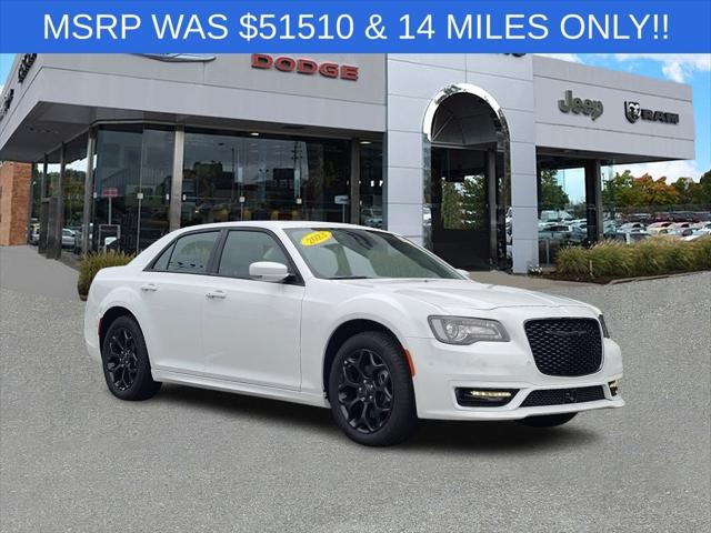 2023 Chrysler 300 Touring L AWD