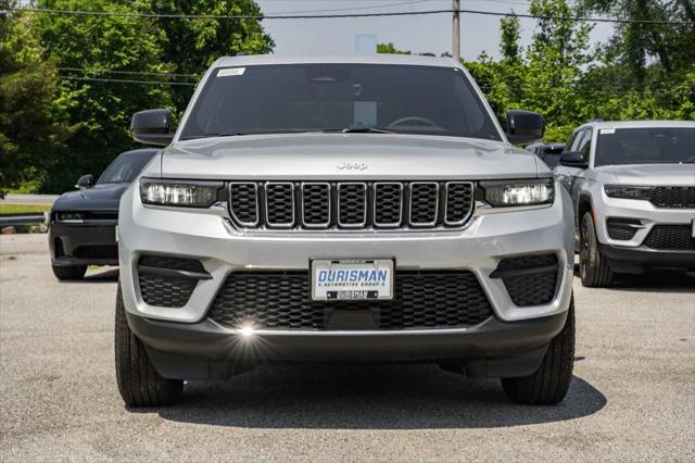2025 Jeep Grand Cherokee GRAND CHEROKEE LAREDO 4X4