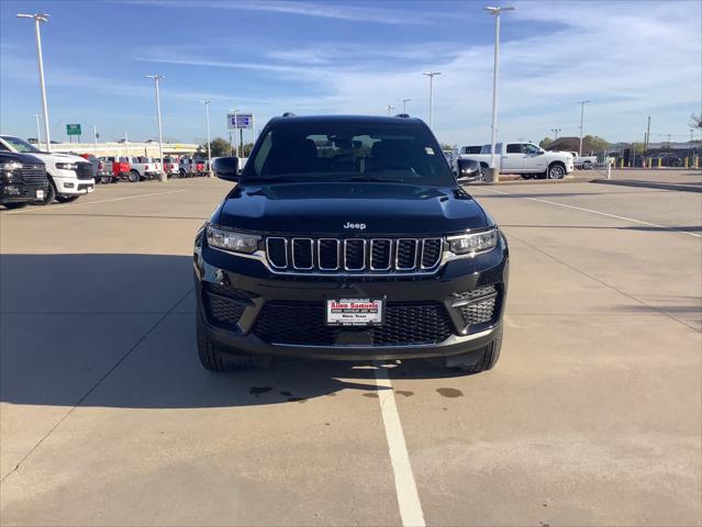 2025 Jeep Grand Cherokee GRAND CHEROKEE LAREDO X 4X4