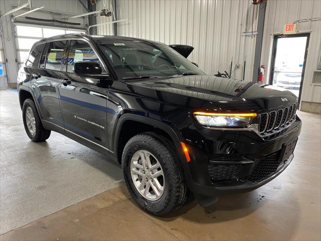 2025 Jeep Grand Cherokee GRAND CHEROKEE LAREDO 4X4