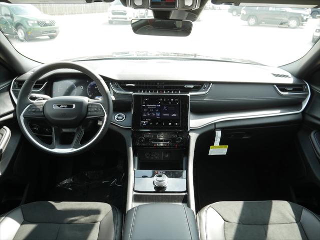 2025 Jeep Grand Cherokee GRAND CHEROKEE L ALTITUDE 4X4