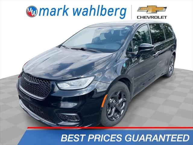 2022 Chrysler Pacifica Hybrid Touring L for sale near Columbus, OH
