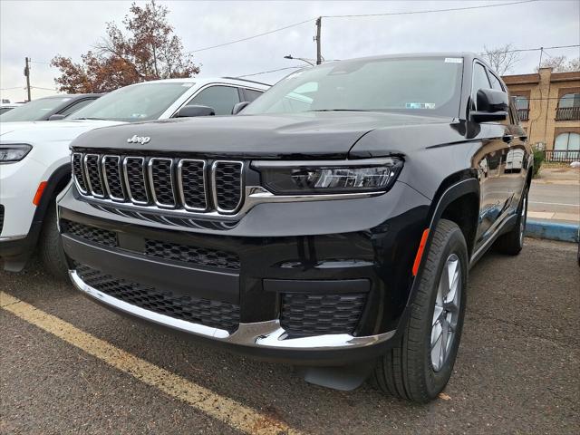 2025 Jeep Grand Cherokee GRAND CHEROKEE L LAREDO X 4X4