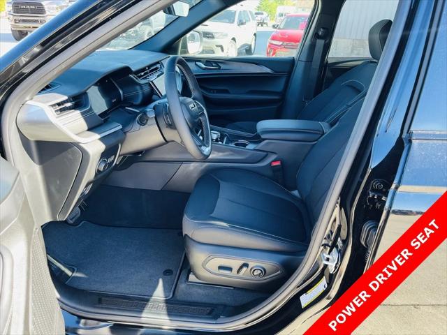 2025 Jeep Grand Cherokee GRAND CHEROKEE LAREDO 4X2